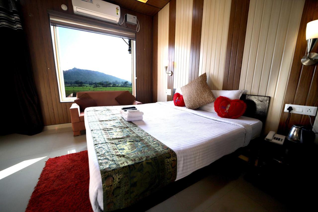 Bundeli Farm Resort & Banquet Orchha Exterior foto