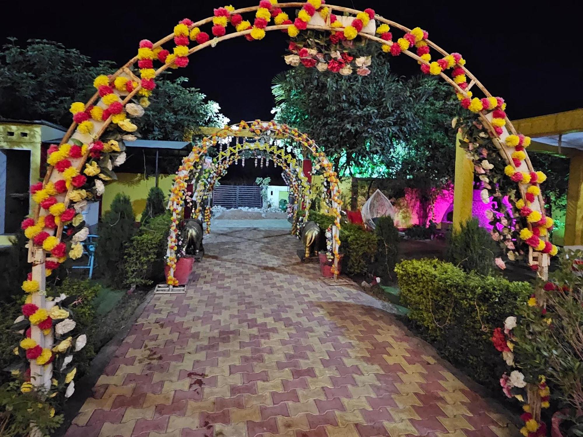 Bundeli Farm Resort & Banquet Orchha Exterior foto